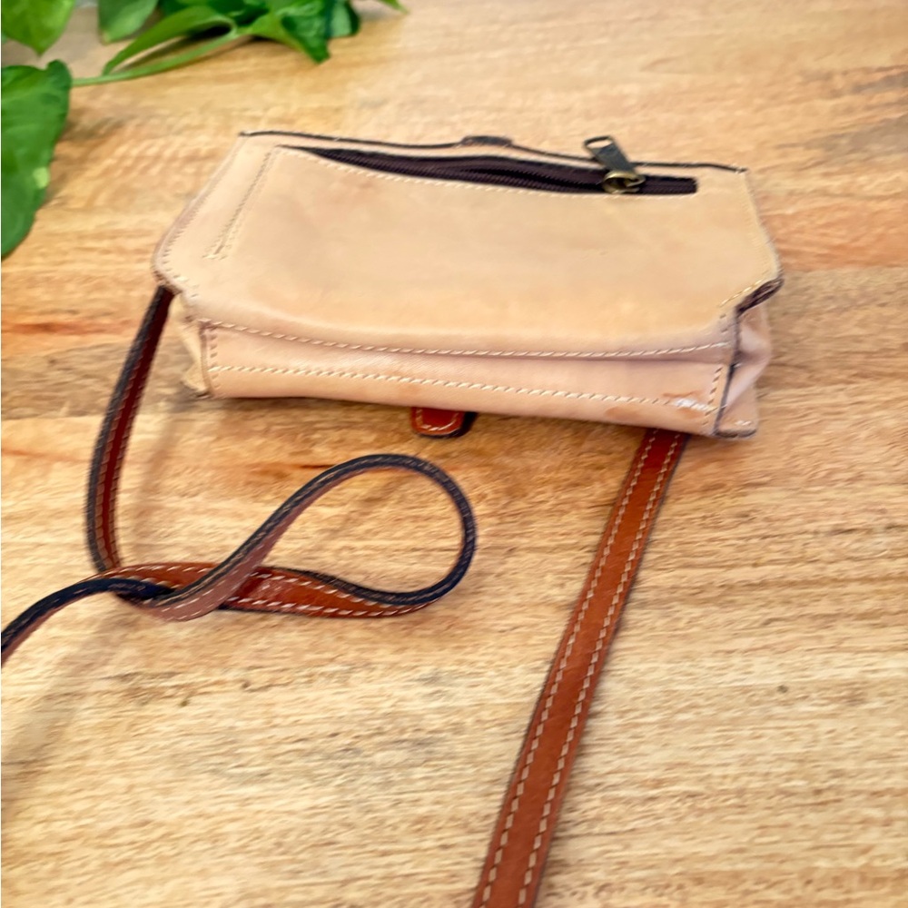Patricia Nash Elegant Tan Leather Crossbody Bag - Picture 6 of 7